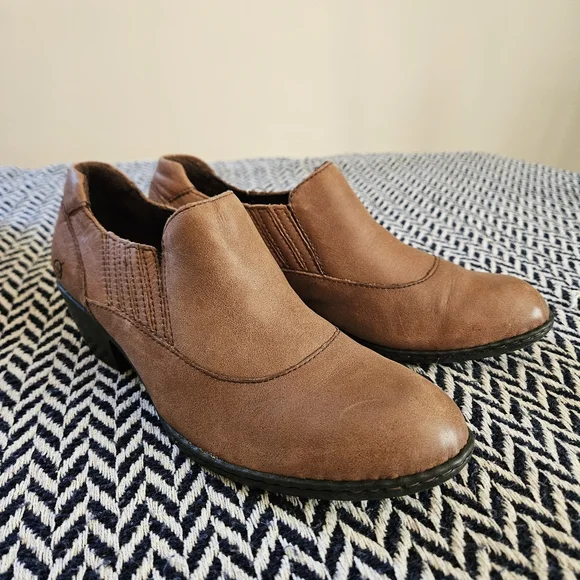 BORN 'Rissa' Handcrafted Footwear Tan Leather Short-Heeled Ankle Boots: Size 9 - Picture 1 of 12